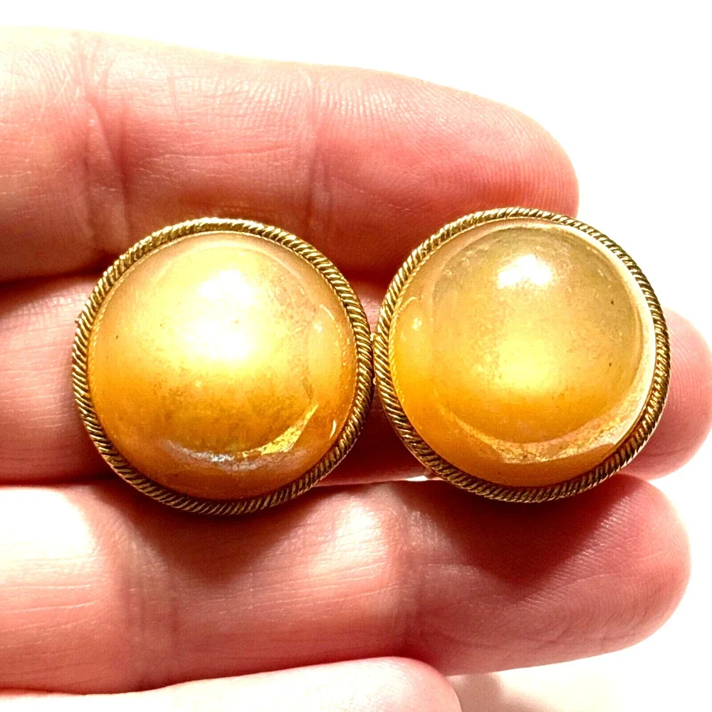 Vintage Mid Century Clip On Earrings Peach Moonglow Rounds Domes Gold Trim Chic